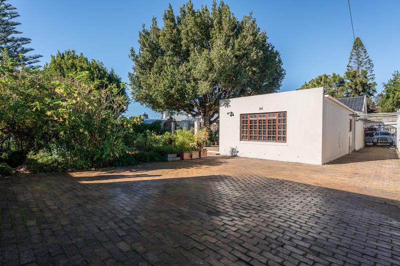 To Let 4 Bedroom Property for Rent in Bergvliet Western Cape